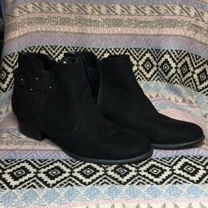 UNISA black booties